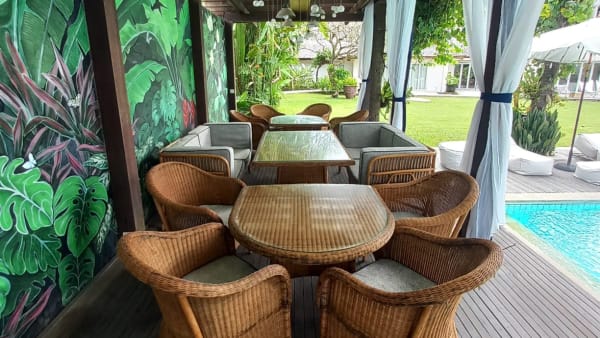 Puri Nirwana - Outdoor dining area